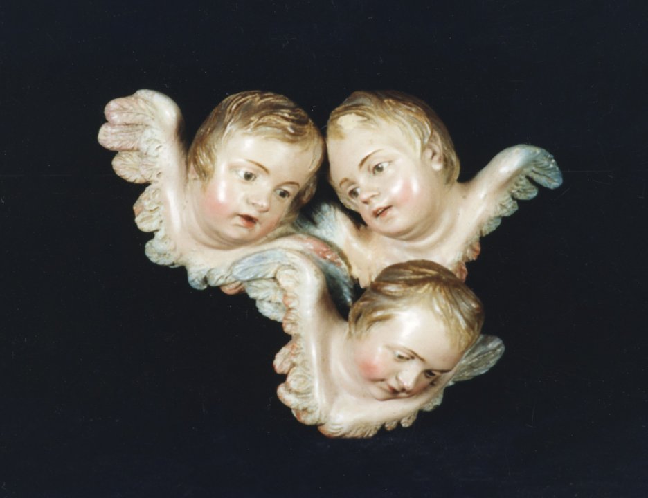 Group of Three Cherub Heads and Wings from Crèche