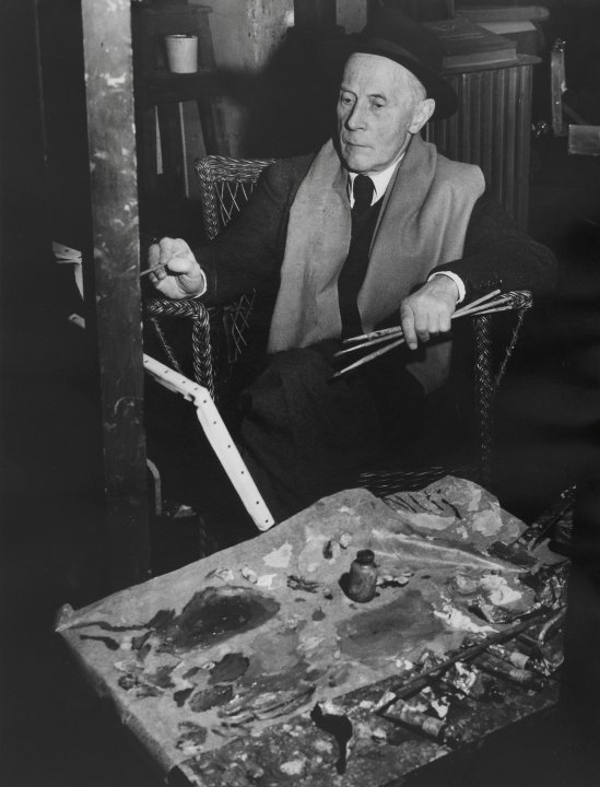 Villon painting with his palette