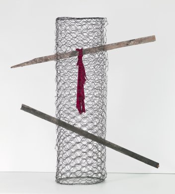 Rouleau de grillage au chiffon rouge (Roll of Chicken Wire with Red Rag)