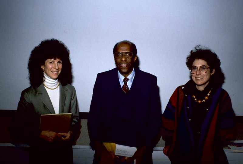 Dr. Monroe Fordham (center) at the Albright-Knox on February 12, 1986