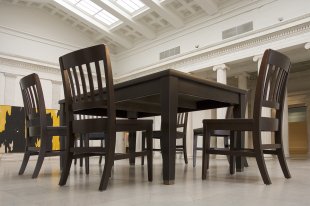Robert Therrien&#039;s Table and Six Chairs, 2003