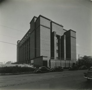 Photograph of Frank Lloyd Wright&#039;s Larkin Administration Building, 1904 (demolished 1950)