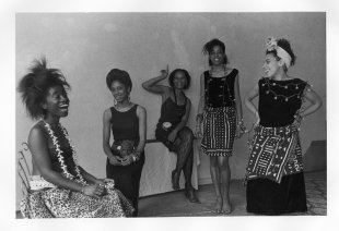 Lorna Simpson&#039;s Rodeo Caldonia (Left to Right: Alva Rogers, Sandye Wilson, Candace Hamilton, Derin Young, Lisa Jones), 1986